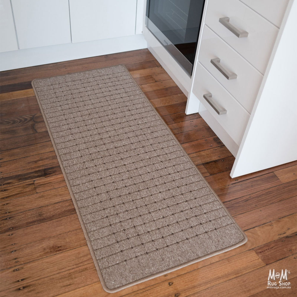 Jazz Taupe dark brown polypropylene mat with rubber backing, durable and slip-resistant for indoor or outdoor use.