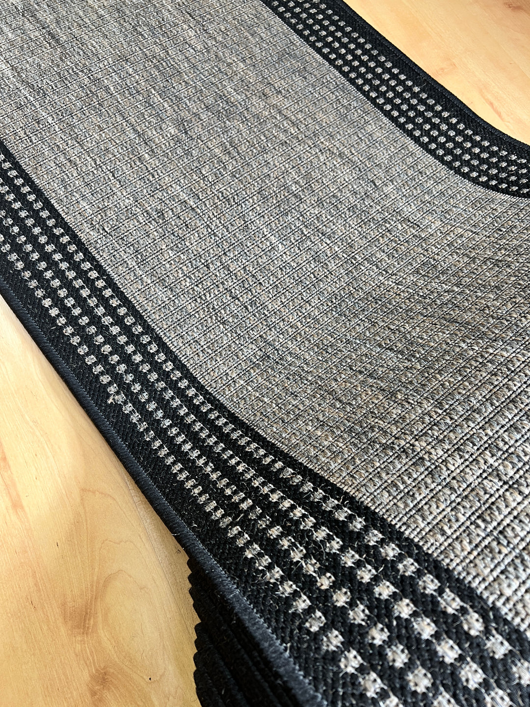 Seaspray Block Natural Grey 67 x 230 cm