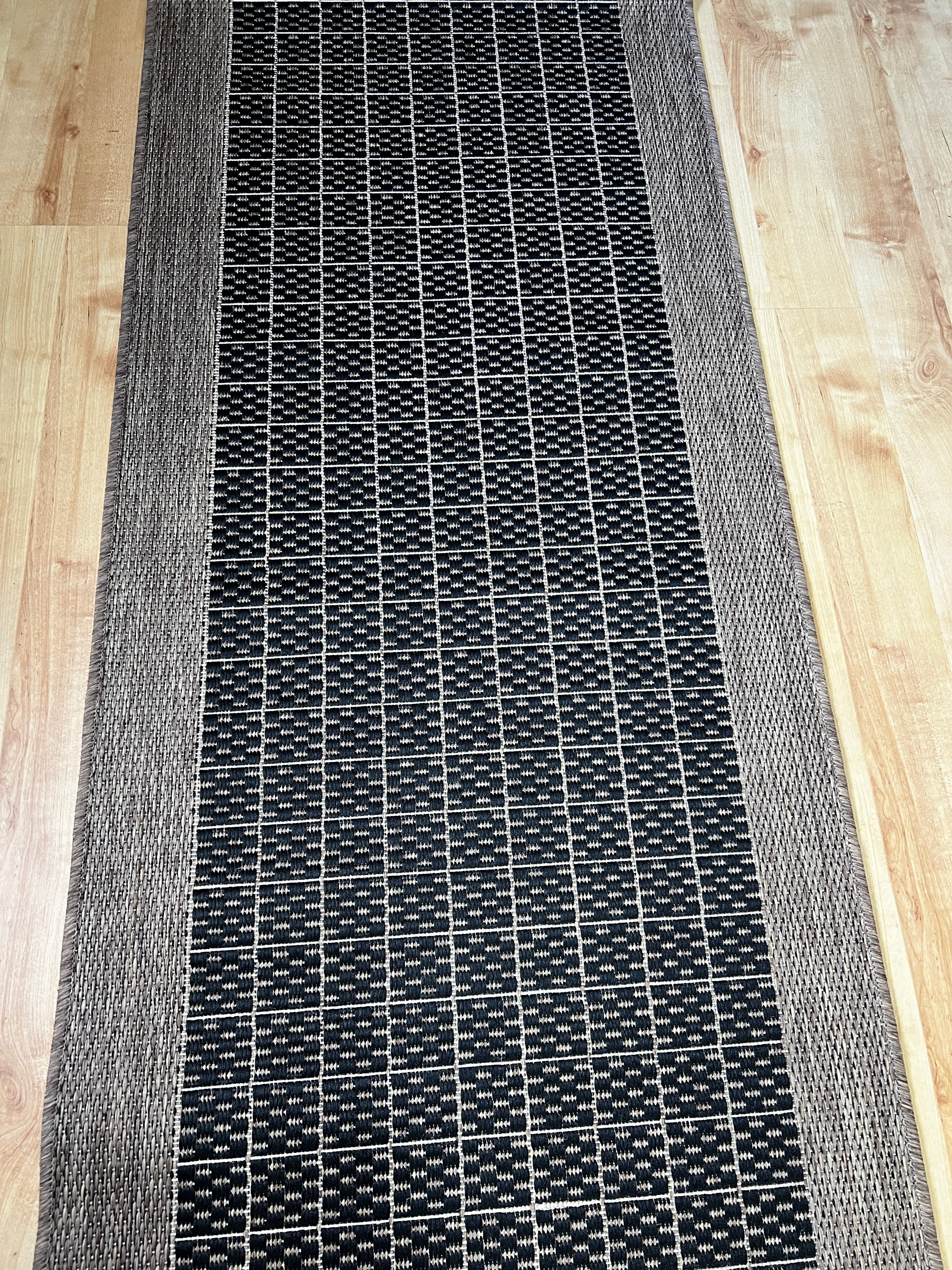 Suva Grid Coffee Black Fixed Runner