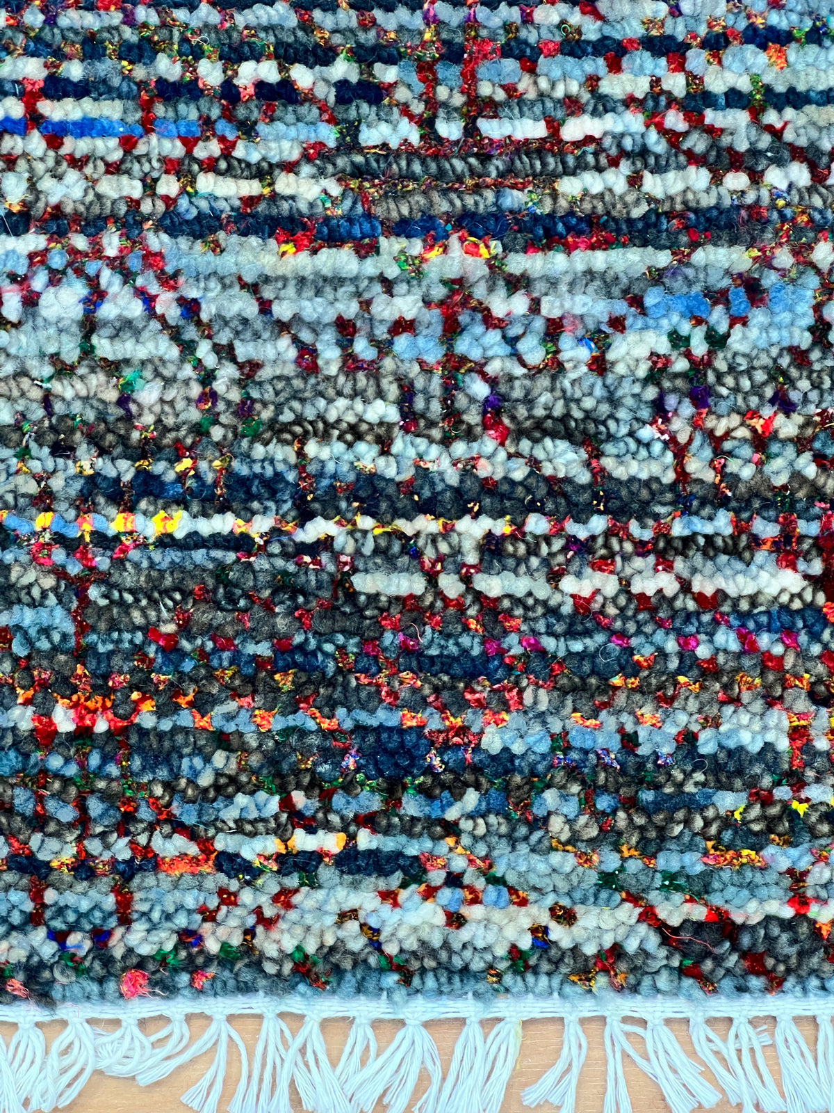 Large grass-patterned pure wool and sari silk rug measuring 246 x 305 cm from India, showcasing vibrant natural textures.