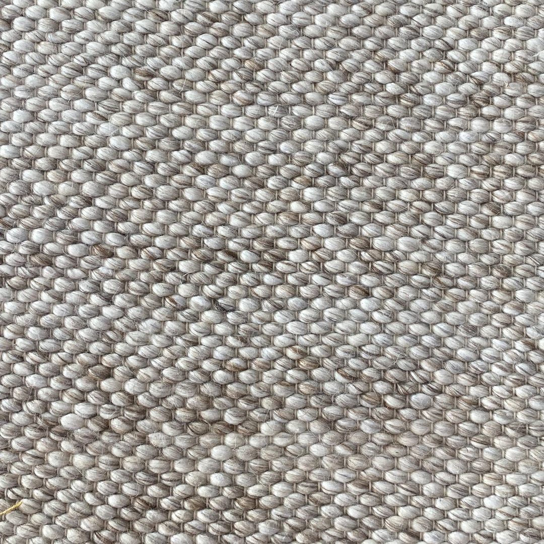 Drops Off White Round