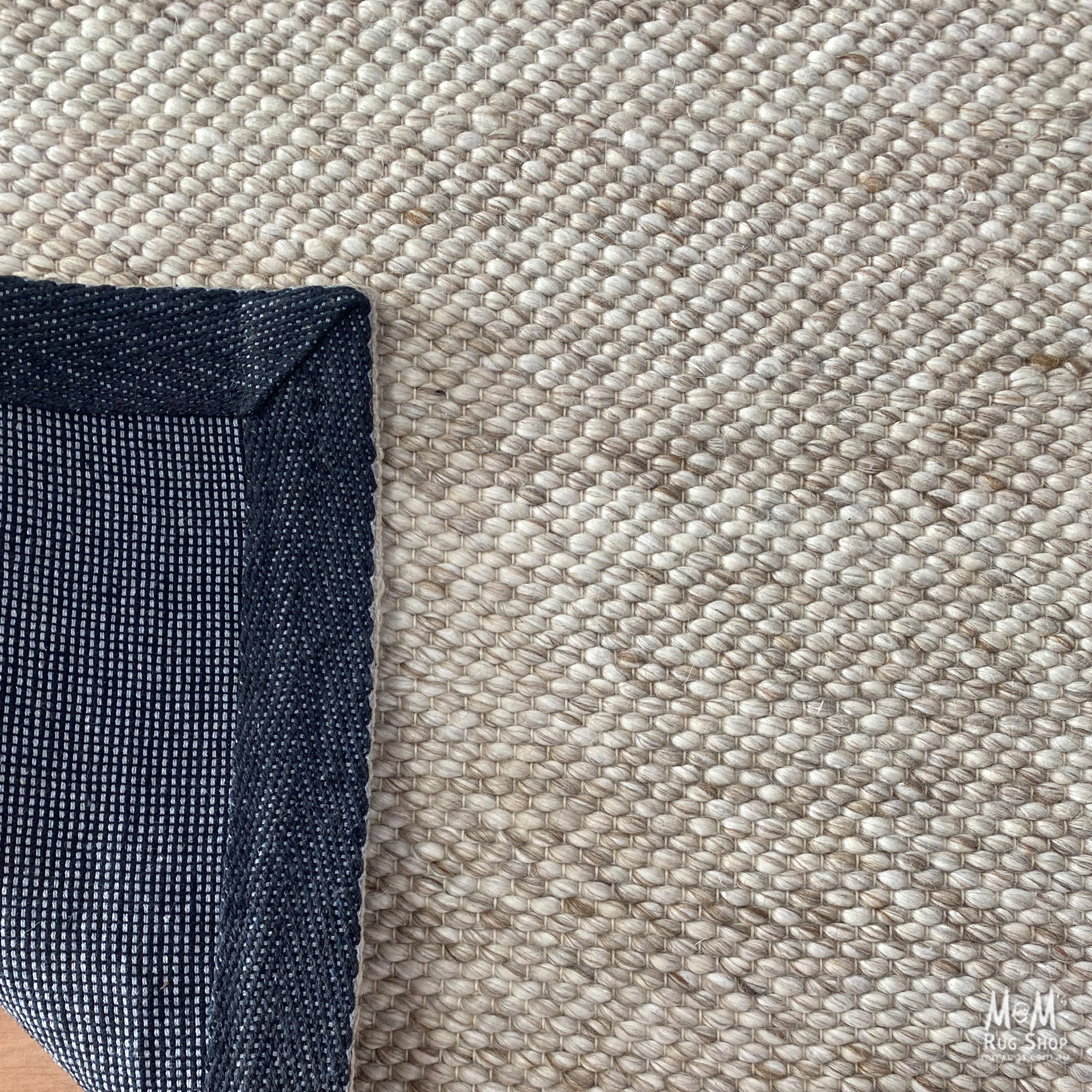 Drops Off White Round-zoom-1