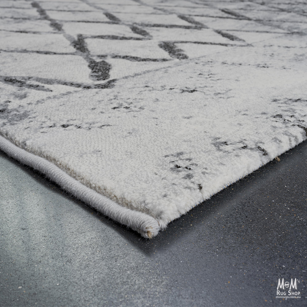 Belgium Kensington Lattice heat set polypropylene rug with intricate lattice pattern, showcasing a durable and stylish design.