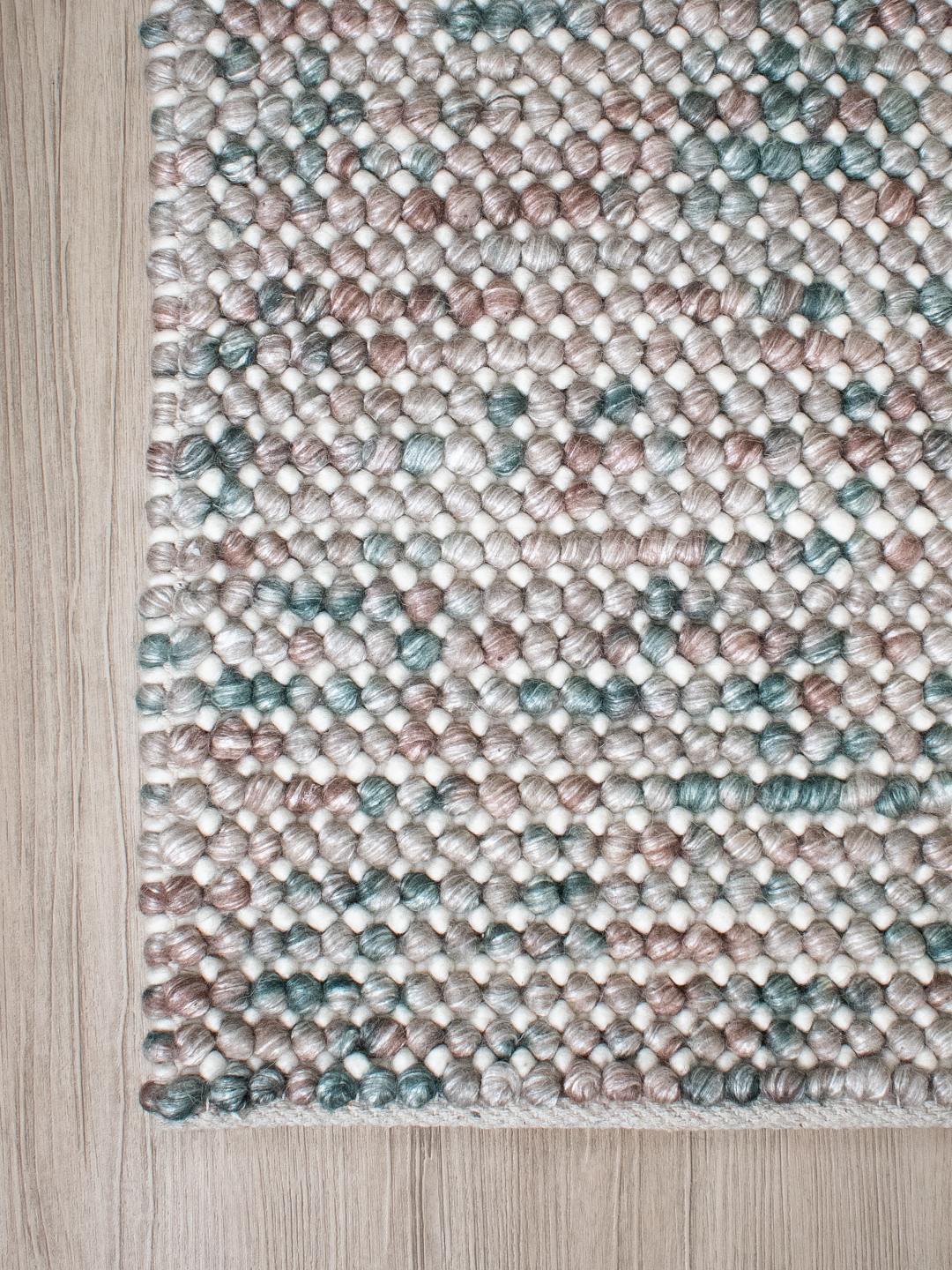 Elegant Magic Oasis wool and viscose rug from India with intricate corner and tallira design, showcasing vibrant colors and detailed pattern.