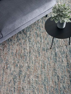 Wool and viscose Magic Oasis rug from India with intricate patterns, displayed in a stylish interior setting.