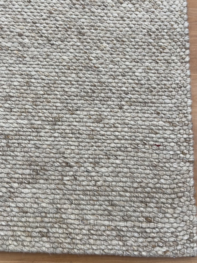 Drops Off White-zoom-