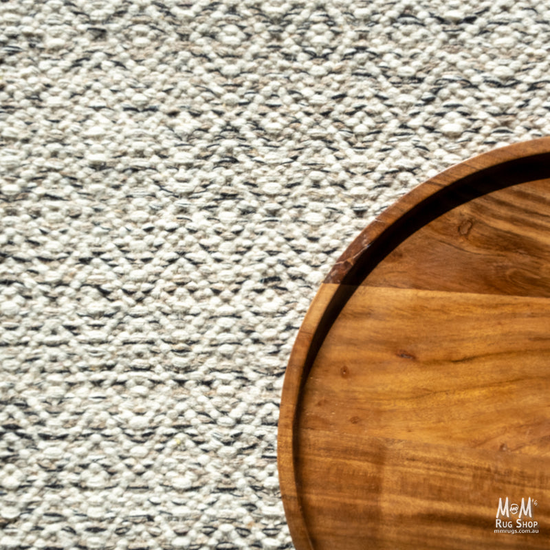 Hourglass Black Beige White-zoom-