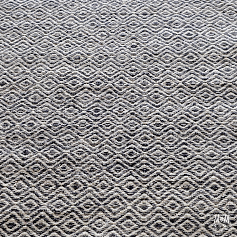 Hourglass Black Grey White-zoom-