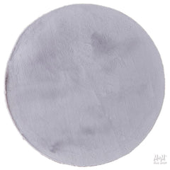 Supersoft polyester Pony Gris Round rug featuring a plush, light gray design perfect for cozy living spaces.