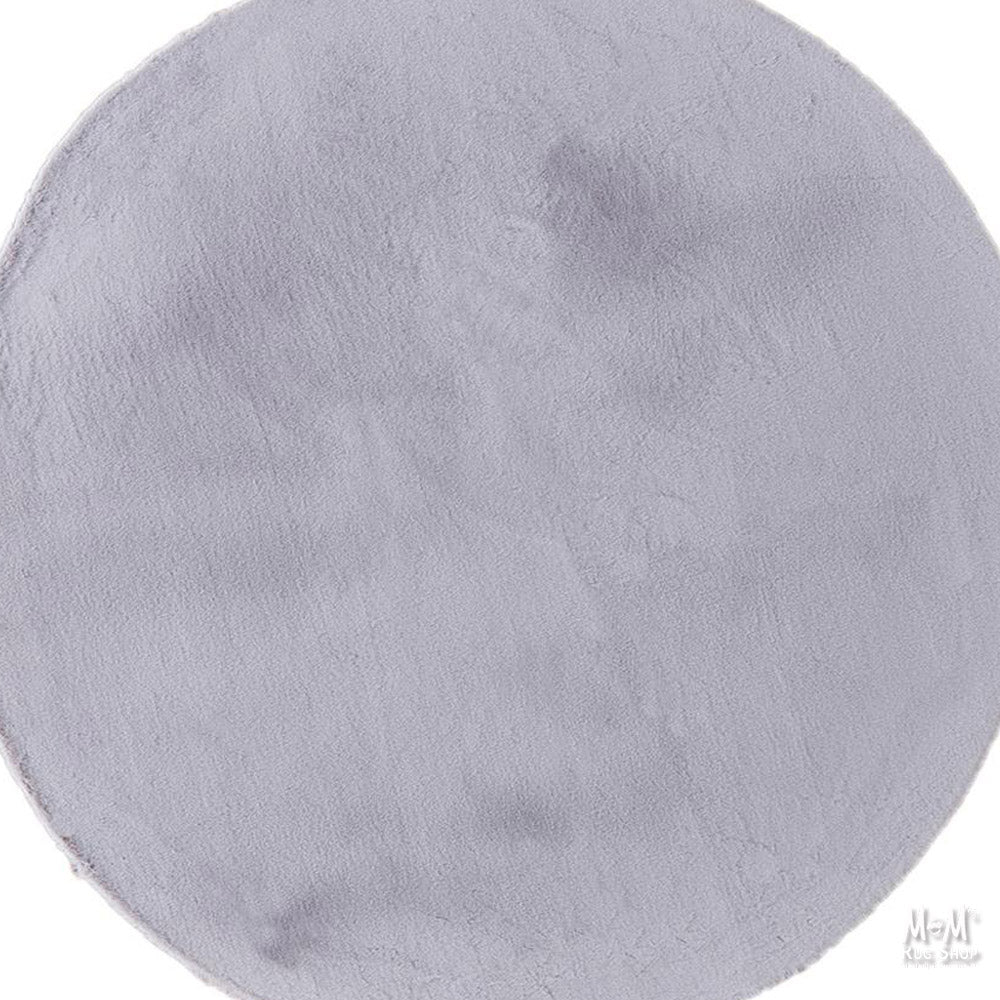 Supersoft polyester Pony Gris round rug with a plush, textured surface in shades of gray, ideal for cozy living spaces.